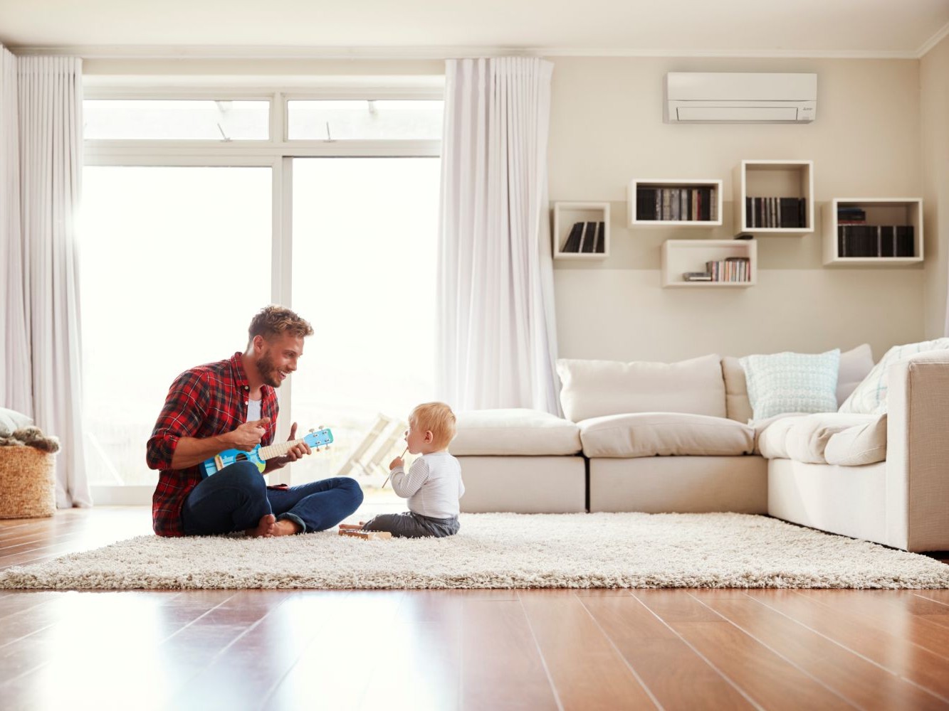 MSZ-FT_livingroom_dad_kid_FT-front